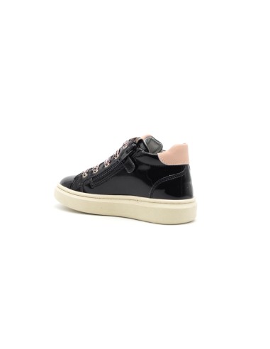 Nero Giardini Mädchen-Sneaker aus Lackleder mit kleinen Herzen