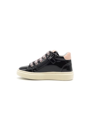 Nero Giardini Mädchen-Sneaker aus Lackleder mit kleinen Herzen