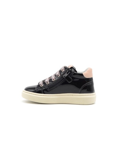 Nero Giardini Mädchen-Sneaker aus Lackleder mit kleinen Herzen