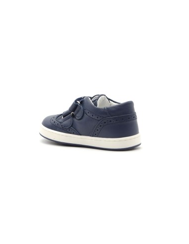 Zapato balducci para primeros pasos de bebe en piel con detalles brogue