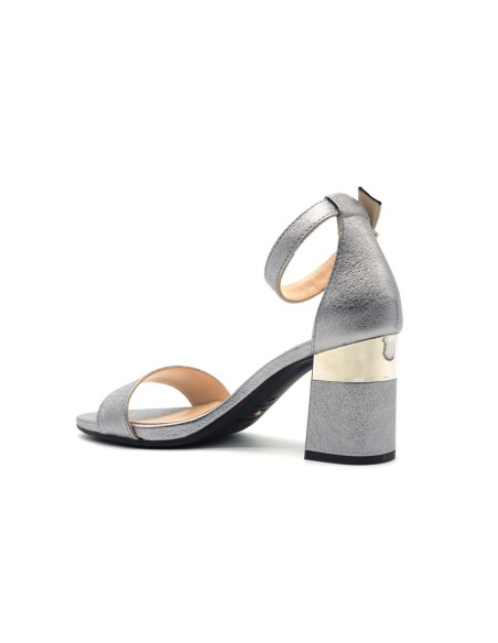 Nero Giardini sandalo elegante in pelle laminata con cinturino