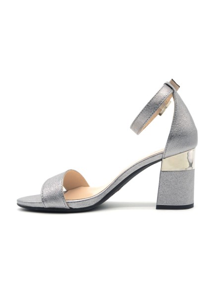 Elégante sandale Nero Giardini en cuir laminé avec bride