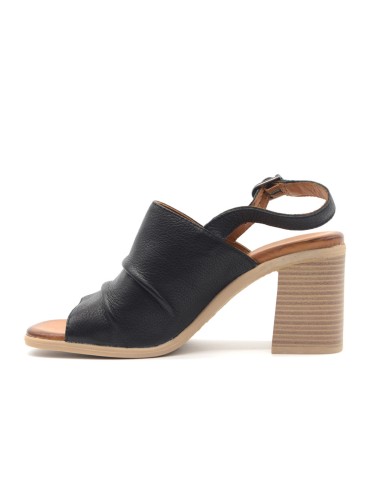 Keys women's sports sandal in leather with heel and square toe