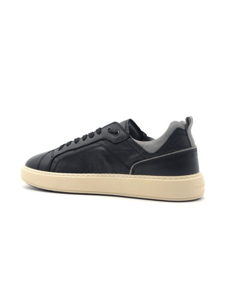Nero Giardini box bottom sneaker