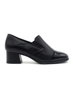 Cinzia Soft comfortable mounted shoe in leather with patent toe