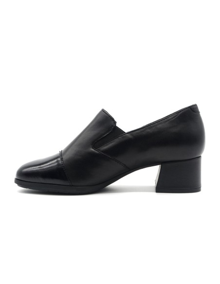 Cinzia Soft comfortable mounted shoe in leather with patent toe
