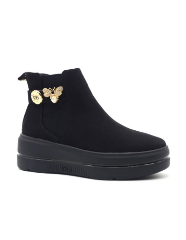 Donna Serena Logan model women's ankle boot in nubuck