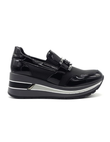 Donna Serena model Megan women's sports moccasin