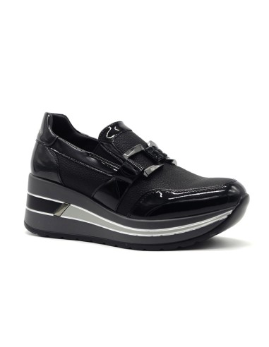 Donna Serena model Megan women's sports moccasin