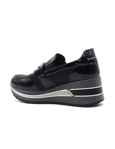 Donna Serena model Megan women's sports moccasin