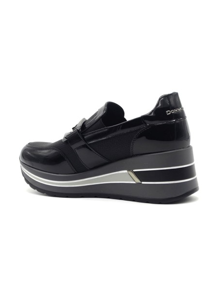 Donna Serena model Megan women's sports moccasin