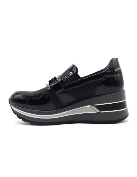 Donna Serena model Megan women's sports moccasin