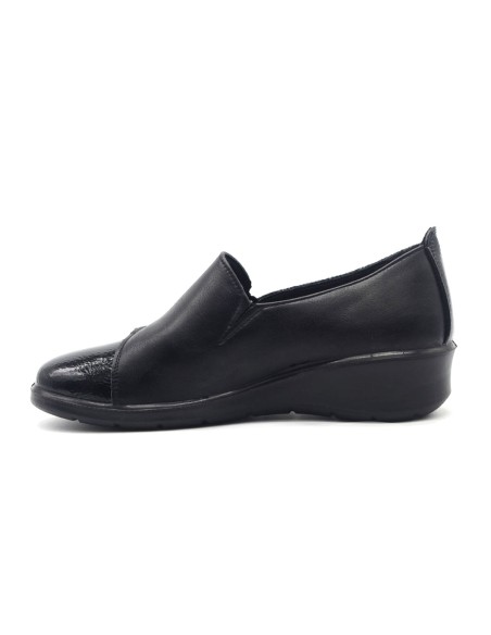 Mocasín tipo zapatilla Cinzia Soft, cómodo y con tacón de cuña.