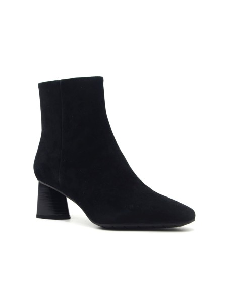 The Flexx Michela women's suede ankle boot