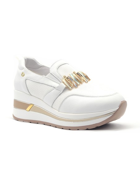 Donna Serena model Megan women's sports moccasin