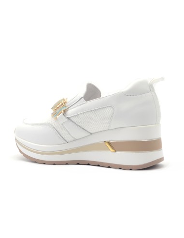 Donna Serena model Megan women's sports moccasin