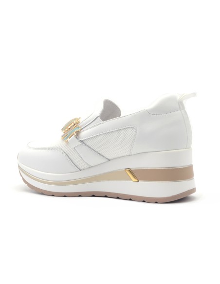 Donna Serena model Megan women's sports moccasin