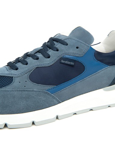 Zapatillas deportivas de hombre Nero Giardini, fabricadas en Italia en ante y tela.