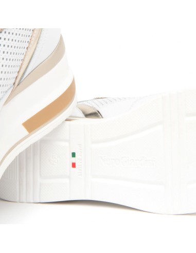 Zapatillas deportivas de piel con cordones para mujer Nero Giardini. Hechas en Italia.