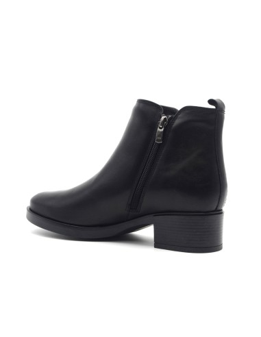 Melluso stivaletto in pelle con borchie