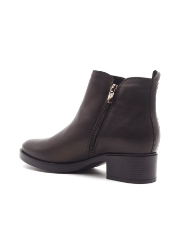 Melluso stivaletto in pelle con borchie